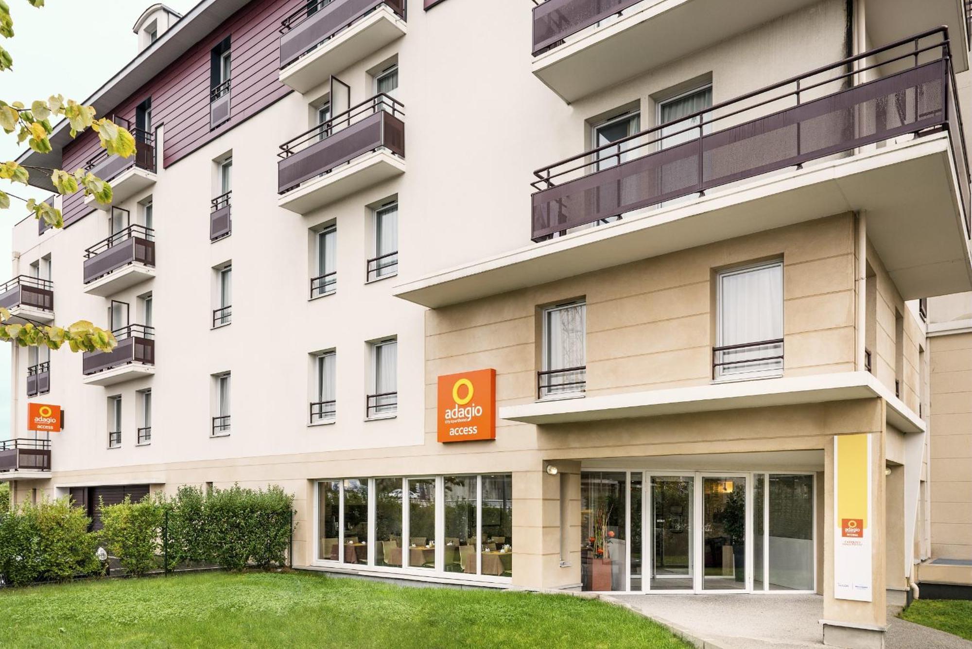 Adagio Access Sous Poissy Aparthotel 2*