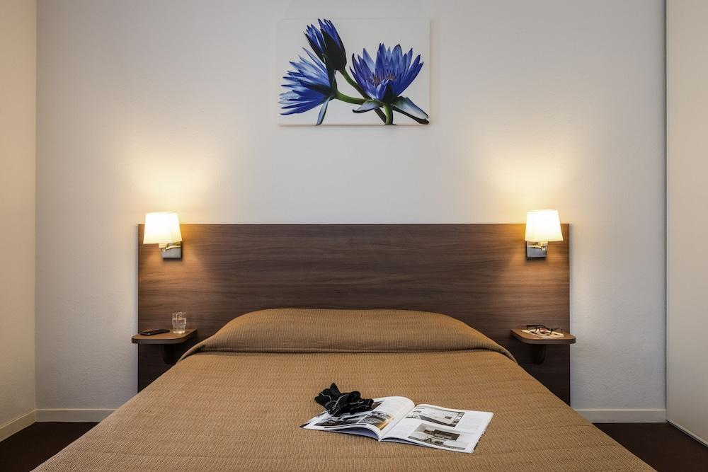 Adagio Access Sous Poissy Aparthotel 2*